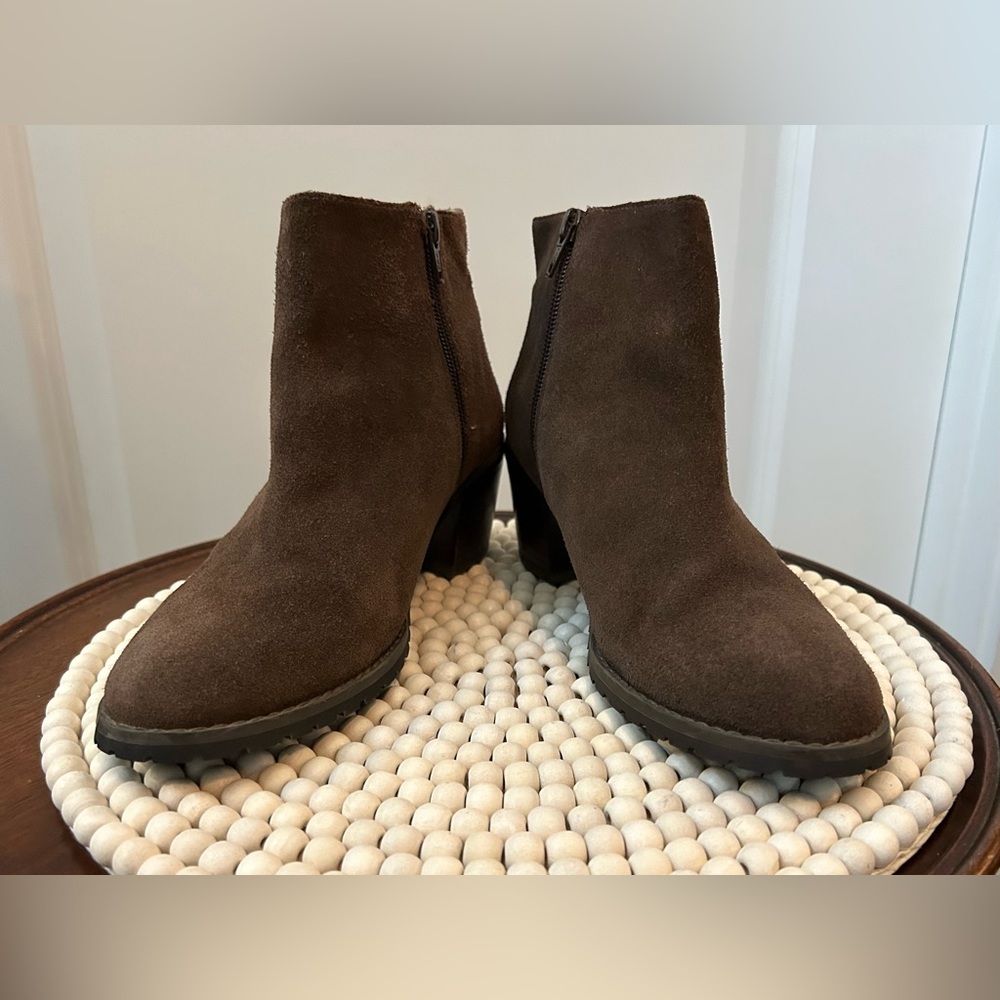 Lands End Chocolate Brown Suede Ankle Boots•Size 7.5B - Picture 2 of 8